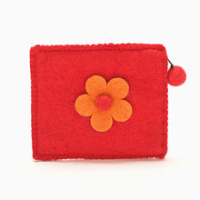 Load image into Gallery viewer, Felt purse - square - with a flower
