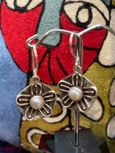 Load image into Gallery viewer, Silver earrings - flower design with pearl