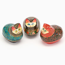 Load image into Gallery viewer, Paper mache - cat trinket boxes