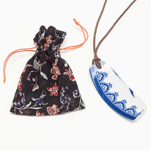 Load image into Gallery viewer, Recycles porcelain piece pendants
