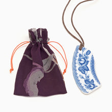 Load image into Gallery viewer, Recycles porcelain piece pendants