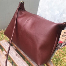 Load image into Gallery viewer, Leather shoulder bag