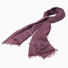 Load image into Gallery viewer, Purple wool scarf with motif
