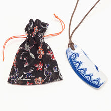 Load image into Gallery viewer, Recycles porcelain piece pendants
