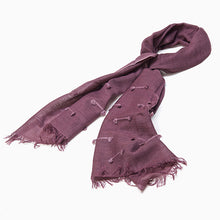 Load image into Gallery viewer, Purple wool scarf with motif
